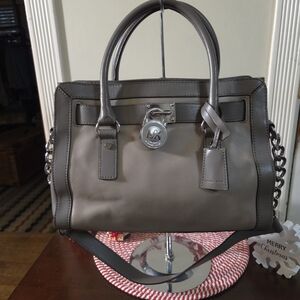 EUC Michael Kors Hamilton Leather Shoulder Bag
